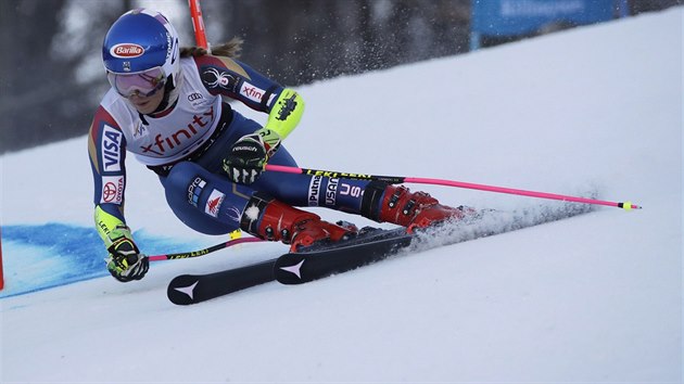 Mikaela Shiffrinov na trati obho slalomu Svtovho pohru v Killingtonu