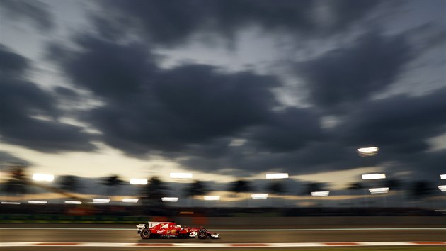 Sebastian Vettel na trati Velk ceny Ab Zab