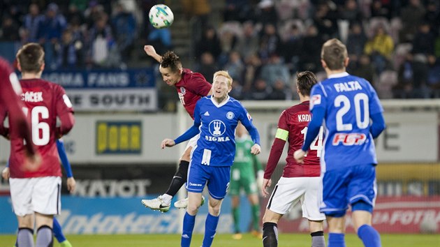 V hlavikovm souboji je sparan Josef ural (vlevo) a olomouck Vclav Jemelka