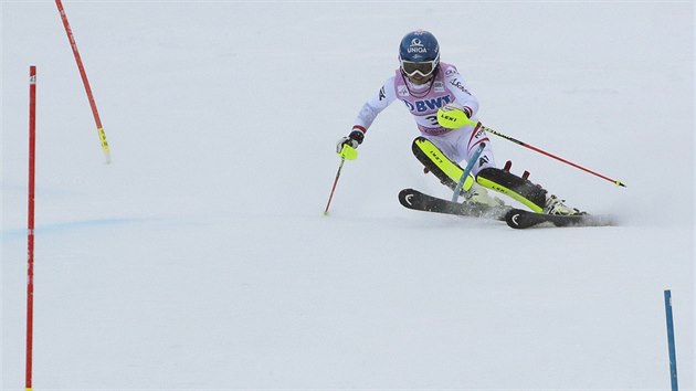 Bernadette Schildov na trati slalomu v Killingtonu