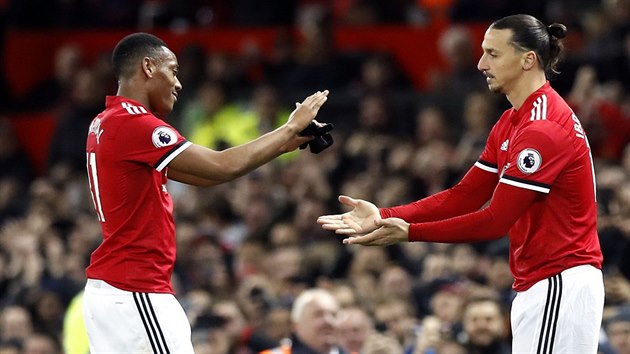 NVRAT. Zlatan Ibrahimovic std spoluhre z Manchesteru United Anthonyho Martiala. Na trvnku se objevil poprv od 20. dubna, kdy si vn poranil koleno.