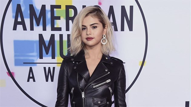 Selena Gomezov na American Music Awards (Los Angeles, 19. listopadu 2017)