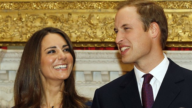 Kate Middletonov a princ William oznmili zsnuby 23. listopadu 2010.