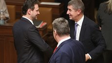 Radek Vondráek (ANO) pijímá gratulace ke zvolení éfem Snmovny (22. listopad...