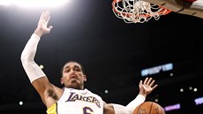 Jordan Clarkson z LA Lakers práv zasmeoval proti Denveru.