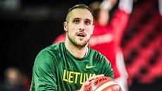 Gediminas Orelik z Litvy se chystá na zápas s Polskem.