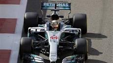 Lewis Hamilton během tréninku na Velkou cenu Abú Zabí