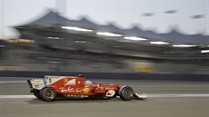 Sebastian Vettel v kvalifikaci na Velkou cenu Abú Zabí