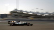 Lewis Hamilton v kvalifikaci na Velkou cenu Abú Zabí