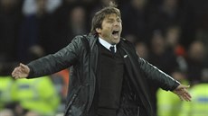 Trenér Chelsea Antonio Conte dal bhem lágru s Liverpoolem prchod svým emocím.