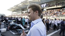 PALEC NAHORU. Bývalý pilot formule 1 Nico Rosberg dorazil na Velkou cenu Abú...