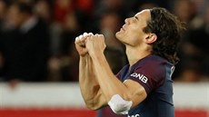 Edinson Cavani z Paris St Germain slaví gól proti Monaku.