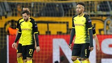 Zklamaní fotbalisté Dortmundu po prohře s Tottenhamem.