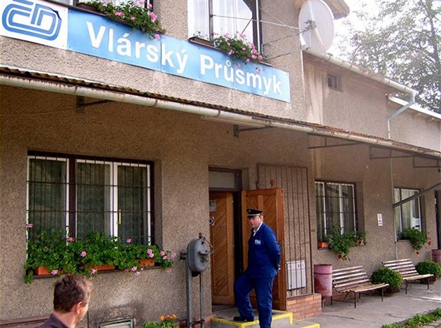 elezniní stanice Vlárský prsmyk leí na trati mezi Brumovem-Bylnicí a...