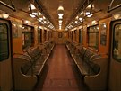 Interiér soupravy typu Em z produkce podniku Metrovagonzavod v Mytyi
