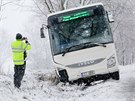 Autobus havaroval u Lo�enic.