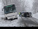 Autobus havaroval u Loenic.