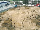 Neolitick rondel (kruhov kultovn arel) v Ruzyni pochzel z mlad doby...