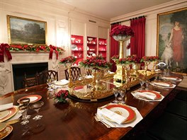 Jako dobří republikáni se Trumpovi rozhodli ozdobit stůl s červeným a zlatým...