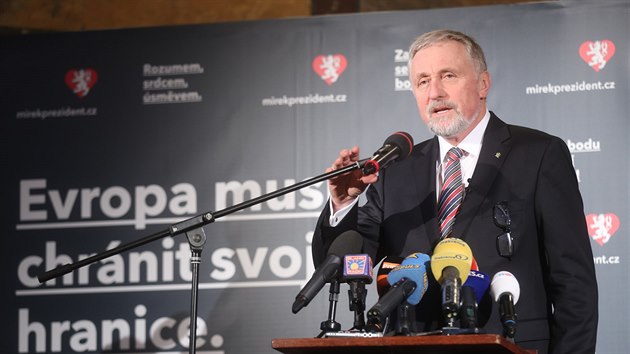 Expremir Mirek Topolnek pedstavil svou kampa ped prezidentskmi volbami (30. listopadu 2017).