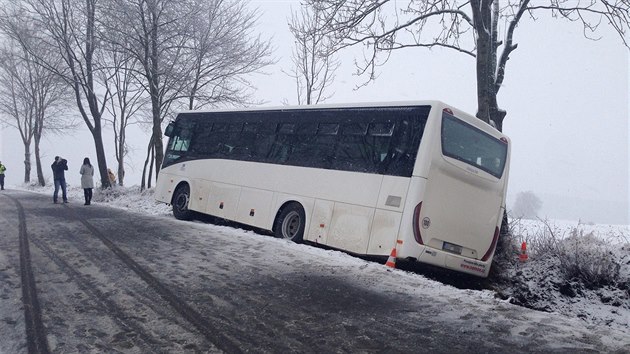 Tragická nehoda autobusu u Ločenic. (30. listopadu 2017)
