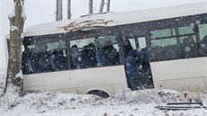 Autobus havaroval u Lo�enic.