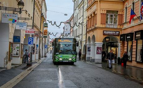 V Krajinské ulici v centru eských Budjovic jezdí od 1. listopadu midibusy.