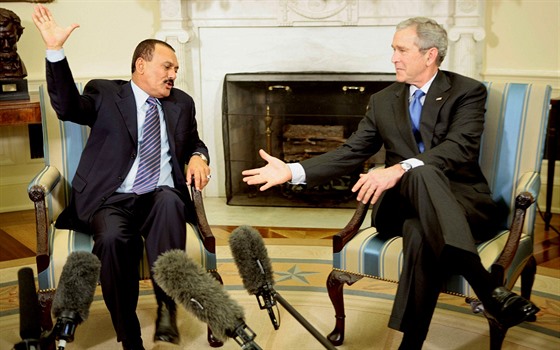 Jemenský prezident Alí Abdalláh Sálih pi setkání s George W. Bushem (2. kvtna...