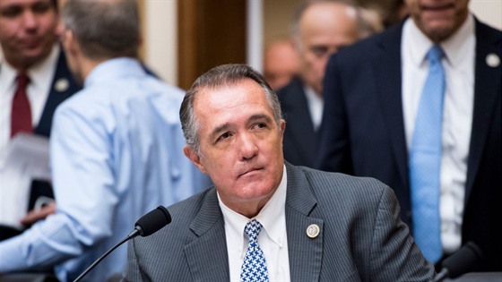 Republikánský kongresman Trent Franks rezignuje kvli obvinní z nepatiného...