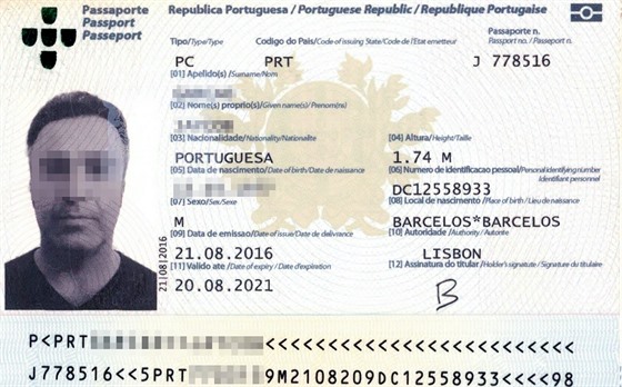 Padlaný portugalský pas, na který cestoval Íránec.