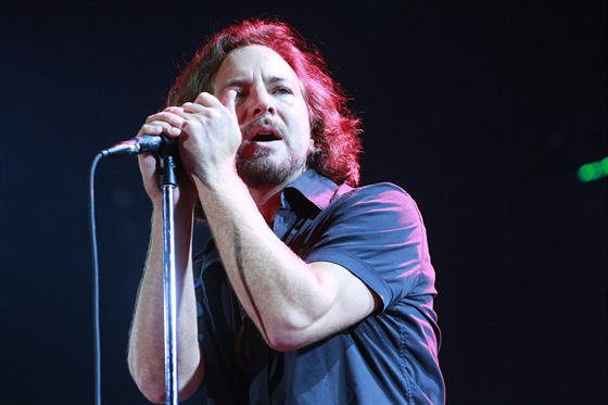 Eddie Vedder z Pearl Jam v praské O2 aren (2. ervence 2012)