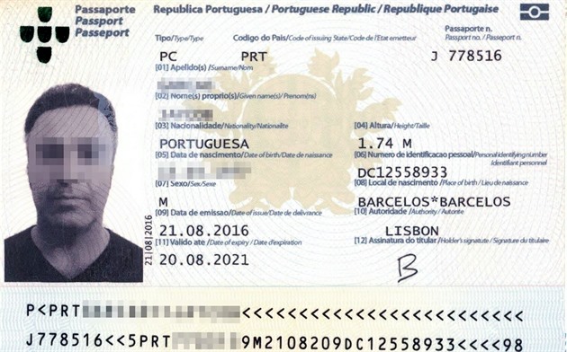 Padlaný portugalský pas, na který cestoval Íránec.
