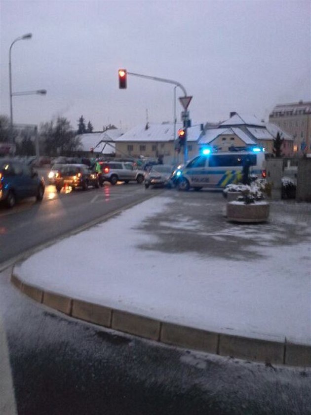 Nehoda policejní dodávky v Pelhimov (1. prosince 2017).