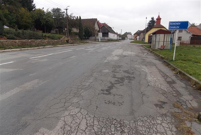 Pr�tah skrz Ole�nou. Takto vypadal loni v lét�, ne� ho Kraj Vyso�ina nechal...
