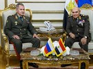 Ruský ministr obrany Sergej ojgu a jeho egyptský protjek Sedki Sobhy v...