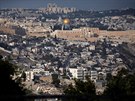 Pohled na jeruzalémské Staré msto a Chrámovou horu (5. prosince 2017)