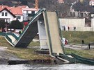 P lvka u Trojskho zmku v Praze se ztila do Vltavy (2. prosince 2017).