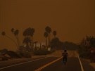 Kalifornií se znovu íí zniující poáry (8. prosince 2017)