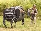 Robot LS-3, známý spíe jako Big Dog (Velký pes), nezabíjí. Na bojiti klue s...