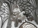V kostele sv. Jakuba v Prachaticích symbolicky letí pod klenbou holubice, která...