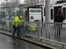 Dlníci zahradili prchod od tramvají k hlavnímu nádraí