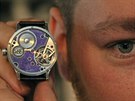 Ondej Berkus vyml i design hodinek, sm zhotovuje i vtinu soustek.