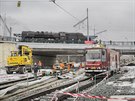 Ztov test novho elezninho mostu u hlavnho vlakovho ndra v Plzni.