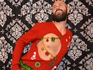 I pánové mohou odhalit poprsí ve speciálním vánoním svetru.