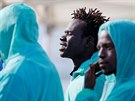 Migranti zachránní ze Stedozemního moe v sicilském pístavu Messina. (24....