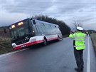 Nehoda autobusu v Dolních Mcholupech