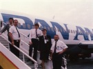 Boeing 727-235 Pan Am. Na snímku pražští zaměstnanci firmy Pan Am.