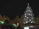 Na Staromstském námstí rozsvítili vánoní strom na motivy Krkonoských pohádek
