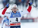 Norská bkyn na lyích Maiken Caspersen Fallaová slaví triumf ve sprintu v...