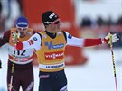 Norský bec na lyích Johannes Hösflot Klaebo slaví triumf ve sprintu v...